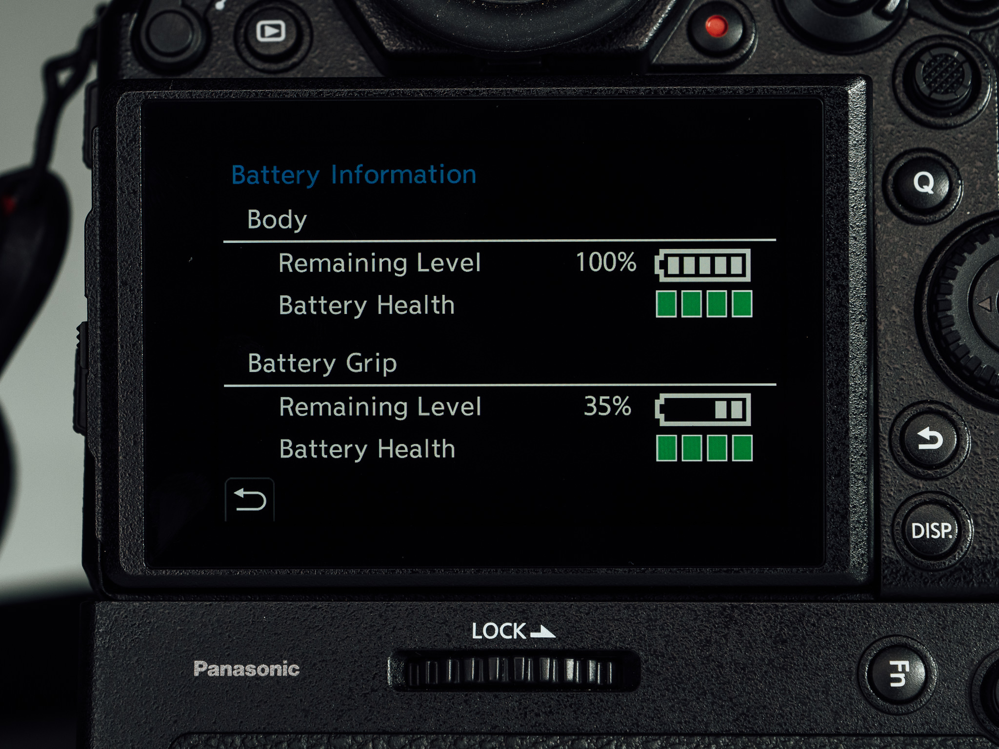 Battery information shows the remaining battery level and the battery health of each battery in the LUMIX S1 or S1R